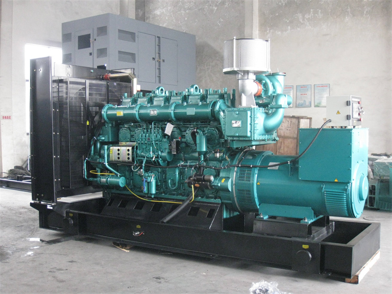 蓝田200KW 柴油发电机的油耗是多少？